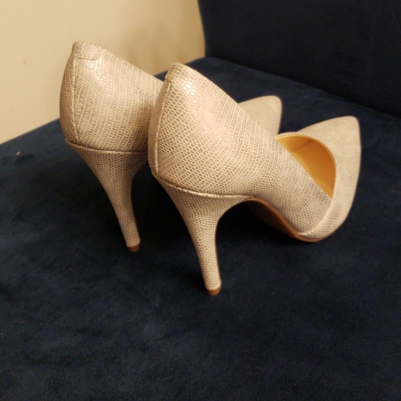 High Heels - Picture 5 of 5